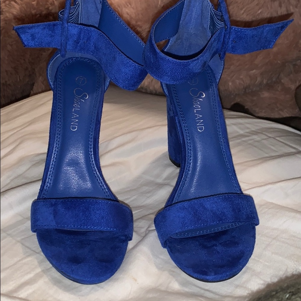 BLUE HEELS